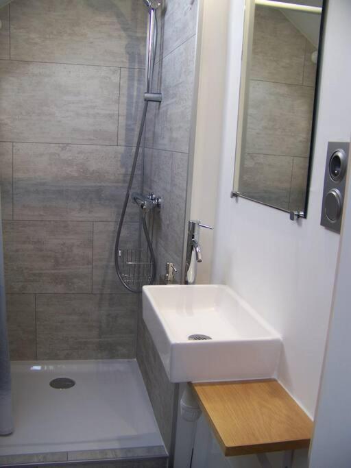 Rennes: Studio 4 Couchages, Proche Commerces, Bus. Buitenkant foto